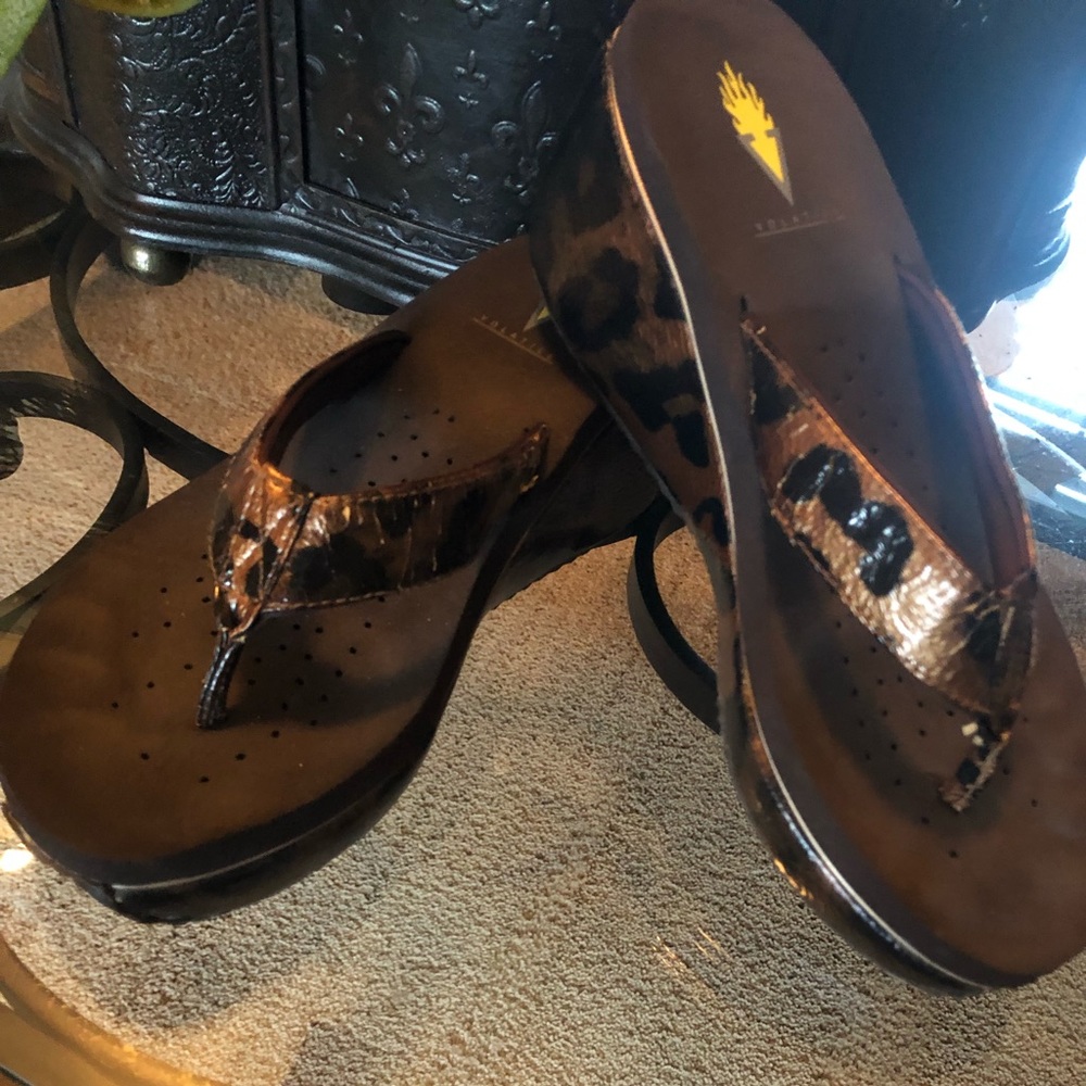 Volatile Women’s flip flops. Lightly worn and in good condition .